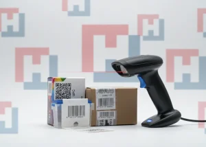 بارکدخوان خطی در حال اسکن محصول در محیط فروشگاهی یا انبار، در بارادنوین.